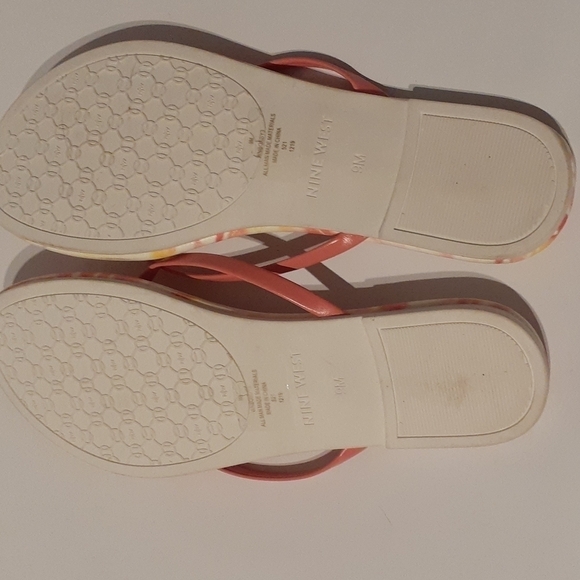 Nine West Women's Shoes Pink Yellow Tie Dye Flat Thong Flip Flops Sandels Size 9 - Picture 5 of 7